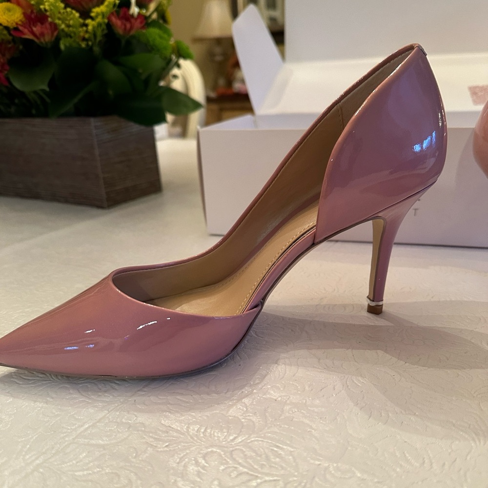 NWT Pink Closed Toe Pumps Size 7.5
